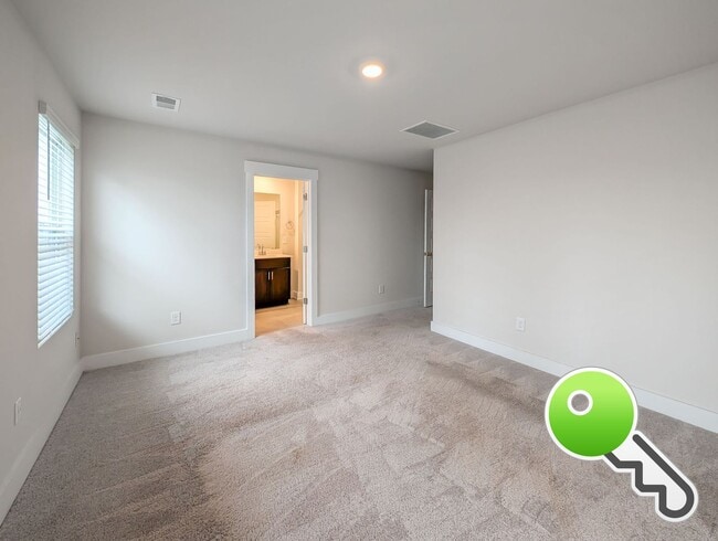 Building Photo - Beautiful 3 Bed / 2.5 Bath Home with Garage in Simpsonville