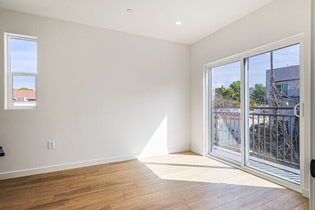 Building Photo - 4 Bed | 4.5 Bath | 2024 Construction | Tow...