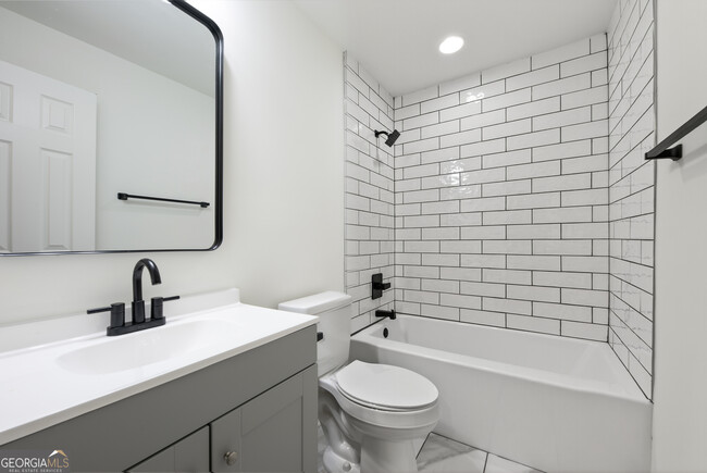 Building Photo - 491 Vine St