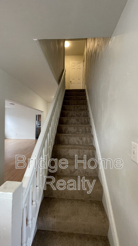 Building Photo - 319 N Balph Ave