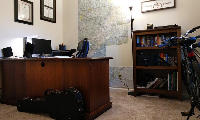 Bedroom #2/Office space - 12 Lynwood Ter