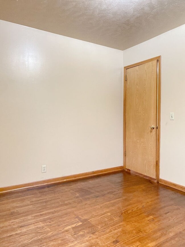 Building Photo - A wonderful 4-bedroom house in the Benson Gardens area - near Walmart Neighborhood Market, Asian ...