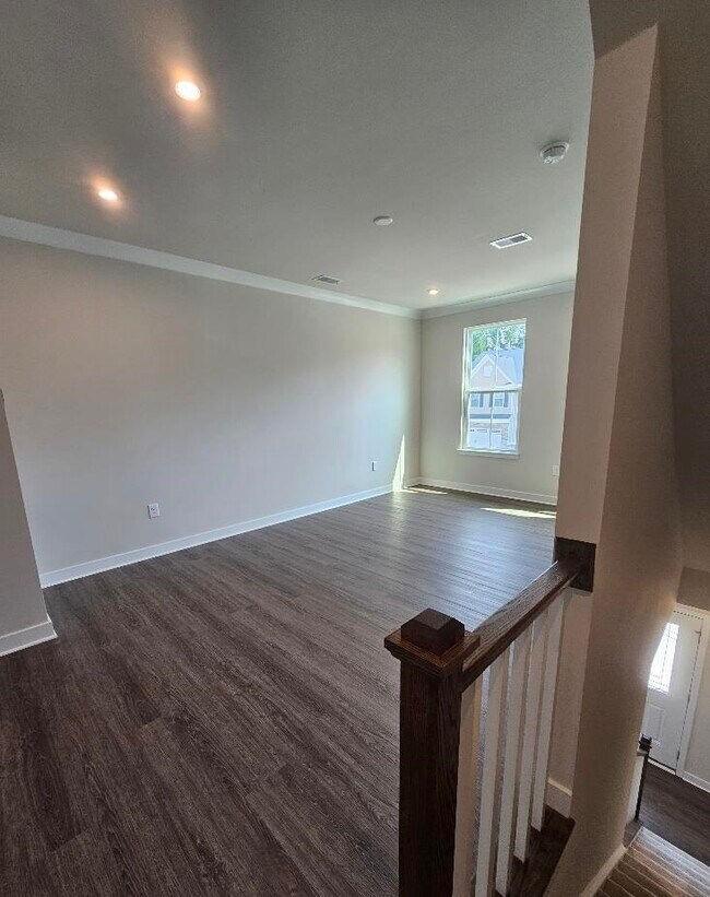 Building Photo - 303 Golan Cir