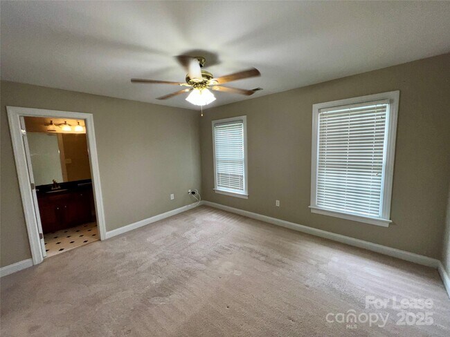 Building Photo - 4432 Shannamara Dr