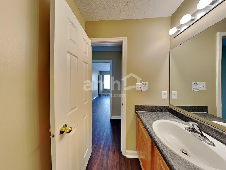 Building Photo - 6770 W Denton Dr