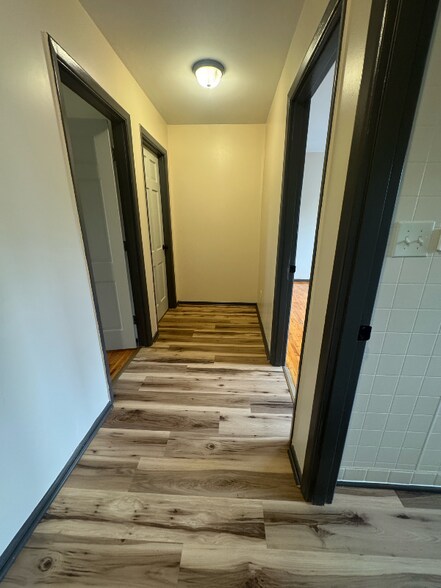 Building Photo - 233 Shelly St