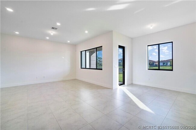 Building Photo - 10870 Oceano Wy