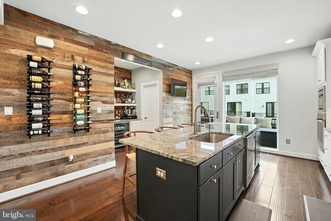 Building Photo - 610 Watermans Dr