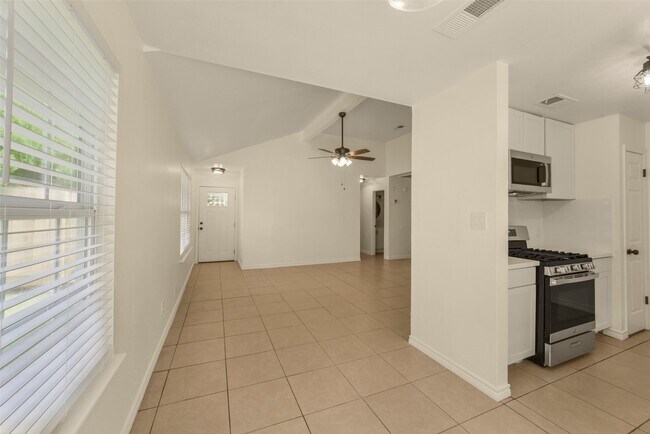 Building Photo - 18147 Dinner Creek Dr