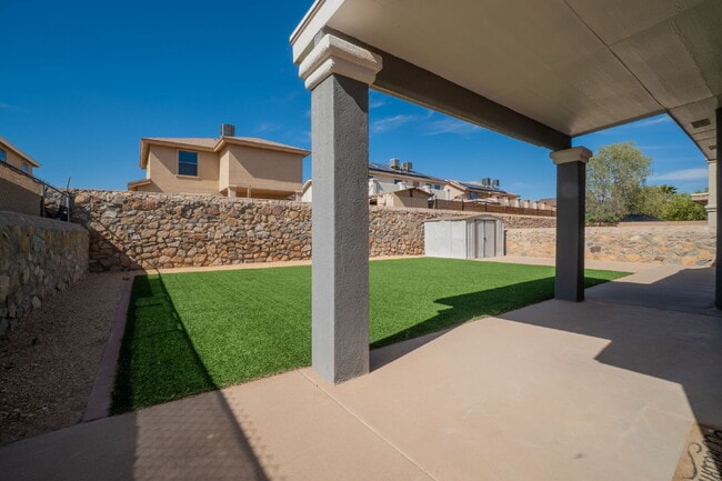 Building Photo - "Charming 4-Bed Oasis with 3 Full Baths on Twin Leaf Drive in El Paso, TX!"