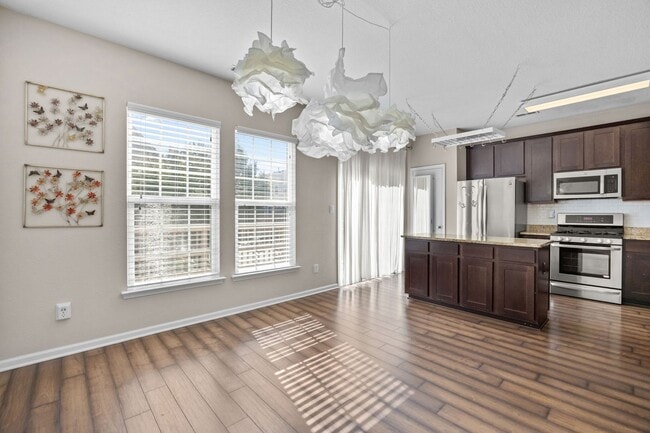 Building Photo - Beautiful Townhome for Rent in Virginia Beach With Free Internet!