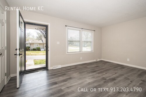 Building Photo - 942 S 57th St