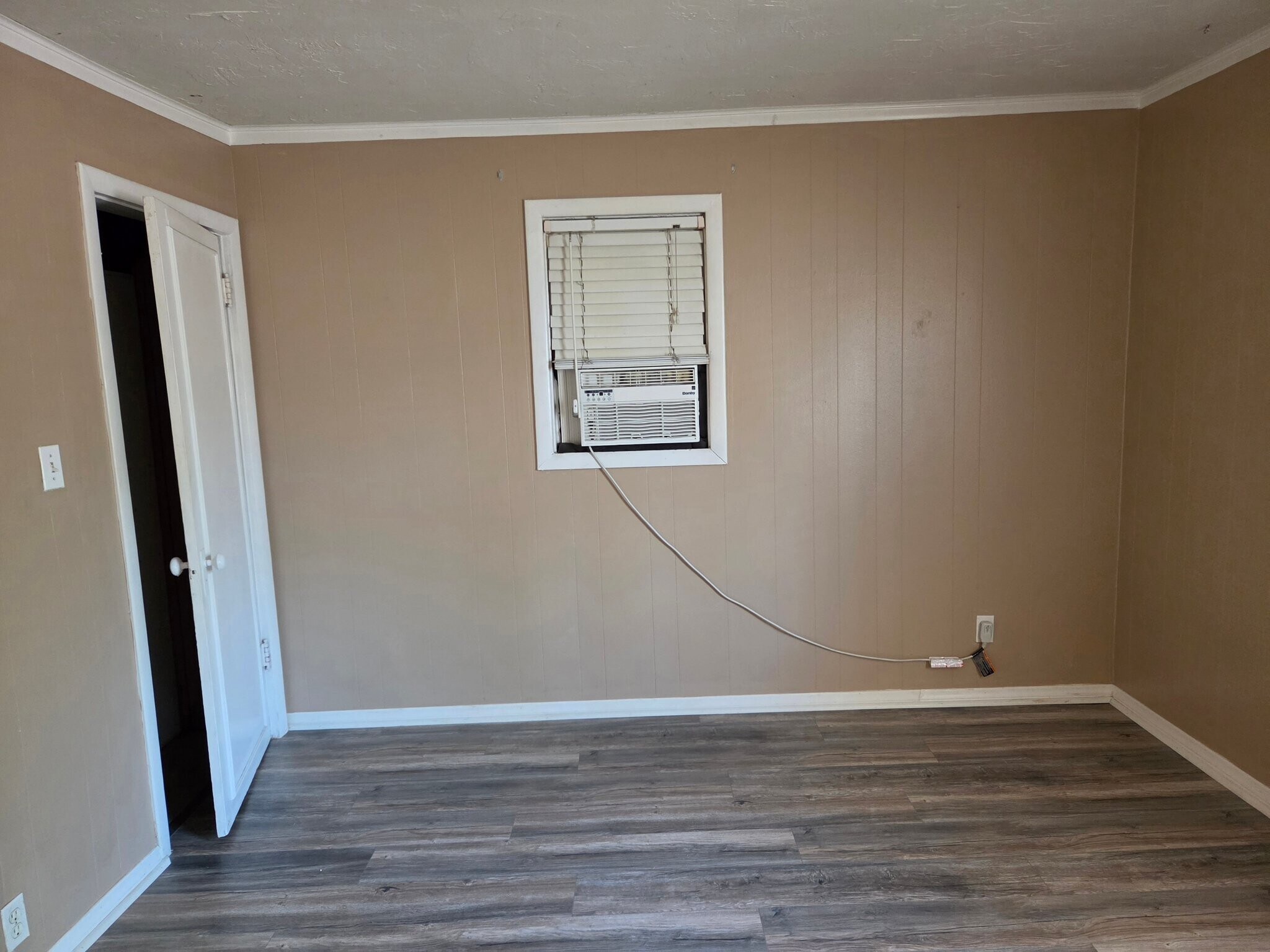Building Photo - 1308 W Fern Dr