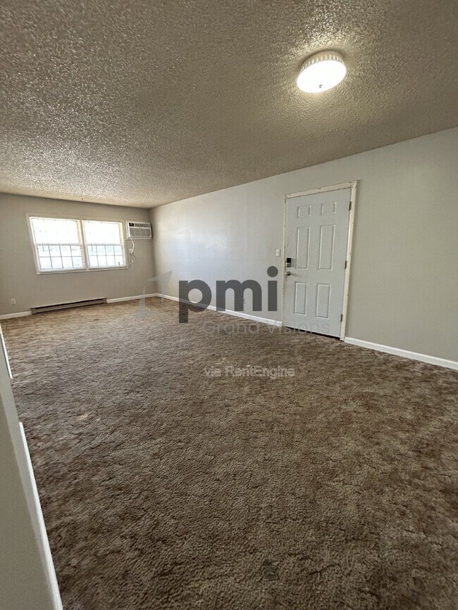 Building Photo - 24 W Buchanan Ave