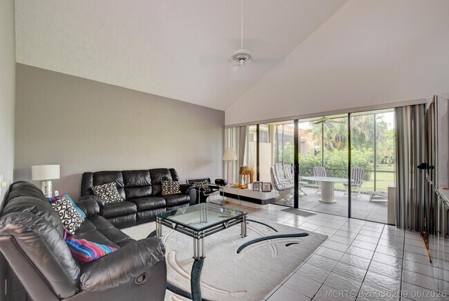 Building Photo - 22667 Meridiana Dr