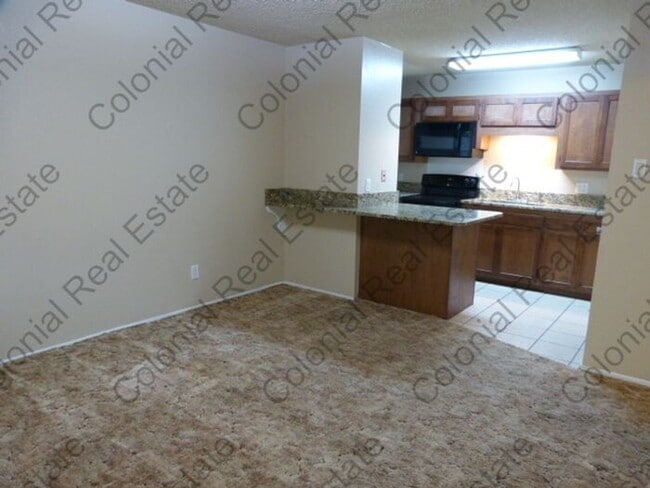 Building Photo - 1 bedroom 1 bathroom apartment for rent, granite, central heat and air, community laundry room on...