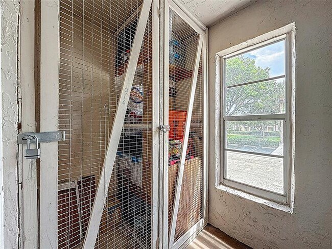 Building Photo - 8735 Ramblewood Dr