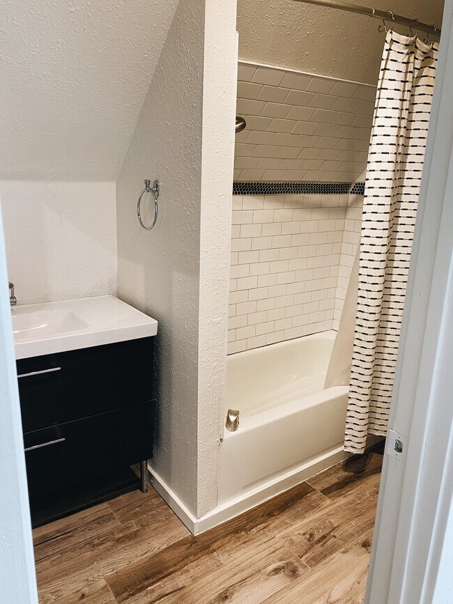 Building Photo - 3546 Lipan St