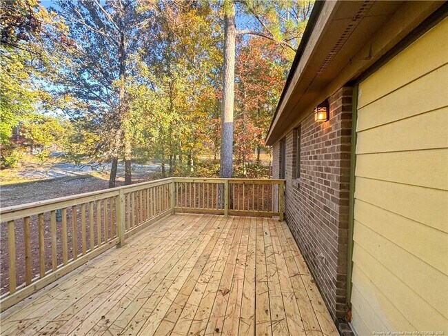 Building Photo - 527 Coronation Dr