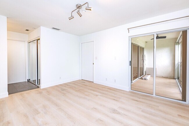 Building Photo - 380 NW 67th St