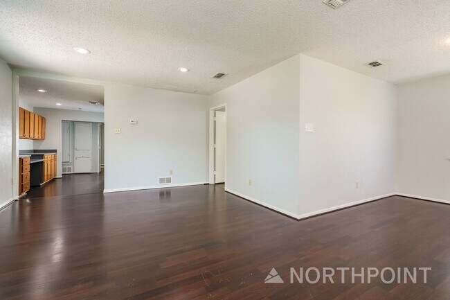 Building Photo - 4 BR/3.5BA | Newly Renovated Single Family Home | 1-Car Covered Parking |Backyard Deck