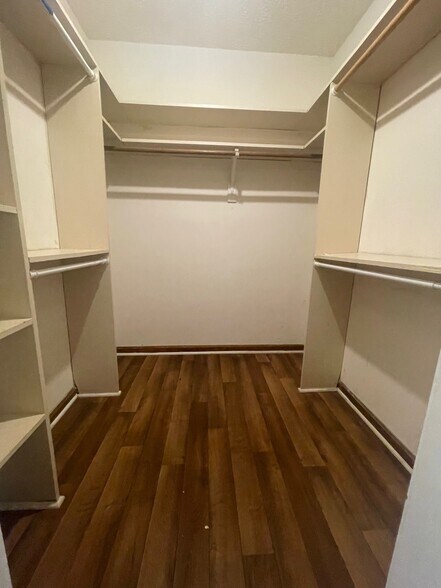 Walkin Closet - 322 Lexington Dr