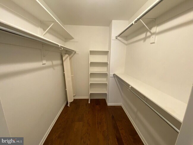 Building Photo - Inviting Townhome Living in Desirable Reston Community