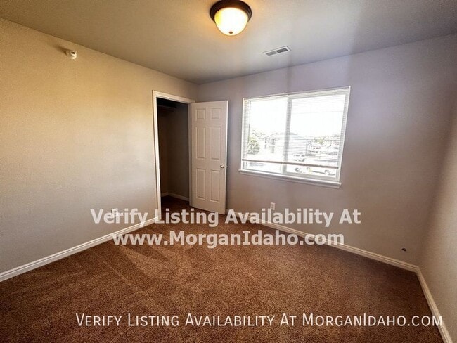 Building Photo - 2216 E Whispering Willow Ln