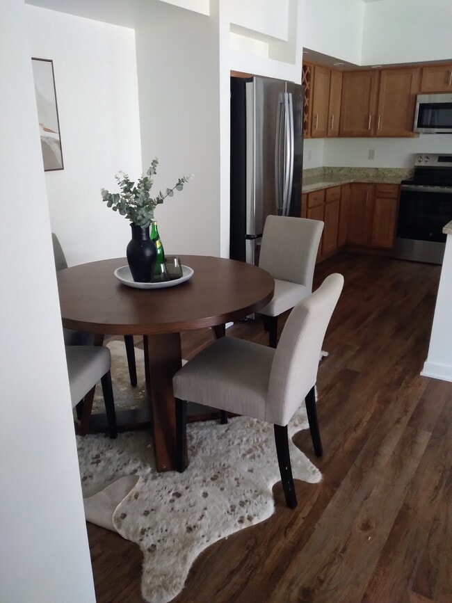 Building Photo - 2819 Hidden Dr