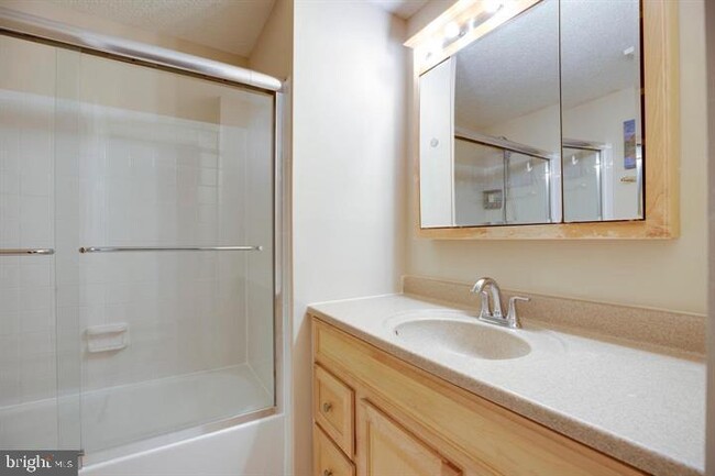 Building Photo - 10718 Freds Oak Ct