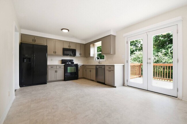 Building Photo - 1500 Sunshine Dr