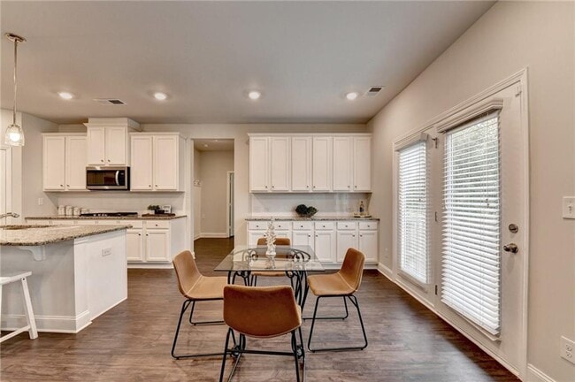 Building Photo - 2017 Yvette Wy