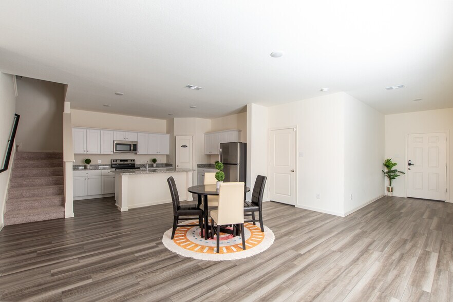 Building Photo - 14141 Emeric St