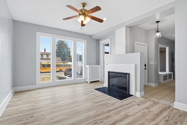 Building Photo - 156 N Broadway