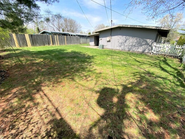 Building Photo - 3 Bedroom - Upper Arlington