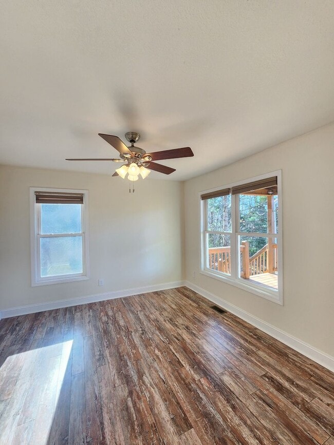 Building Photo - Well Maintained Swannanoa Rental! 2 BEDROOM/2 BATHROOM + BONUS ROOM