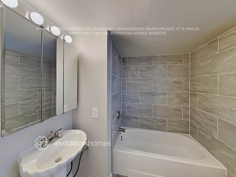 Building Photo - 3035 Haystack Dr