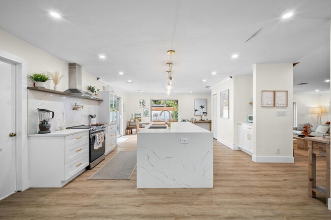 Building Photo - 2421 SW 29th Way