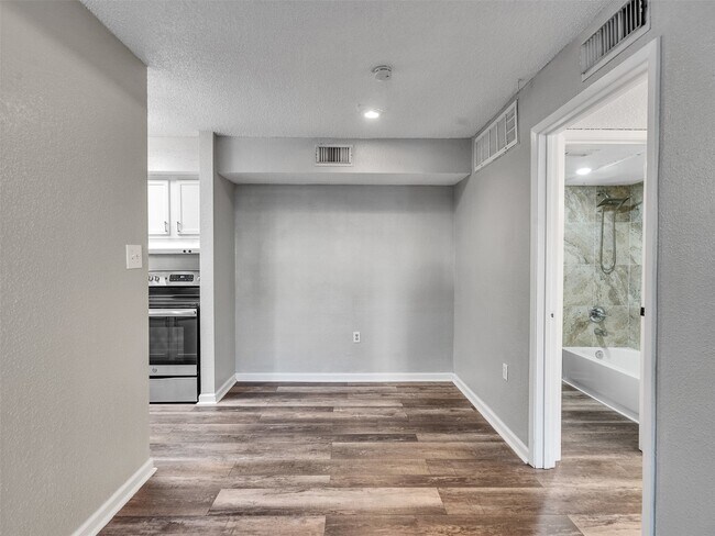 Building Photo - 250 El Dorado Blvd