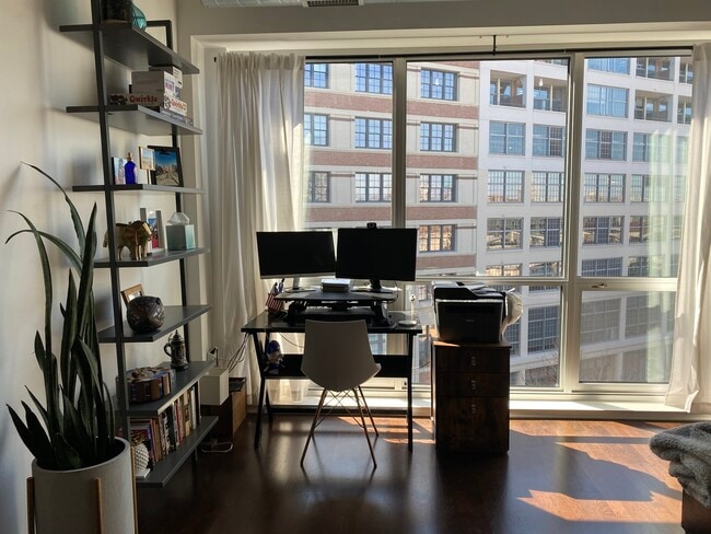 Building Photo - 845 N Kingsbury St