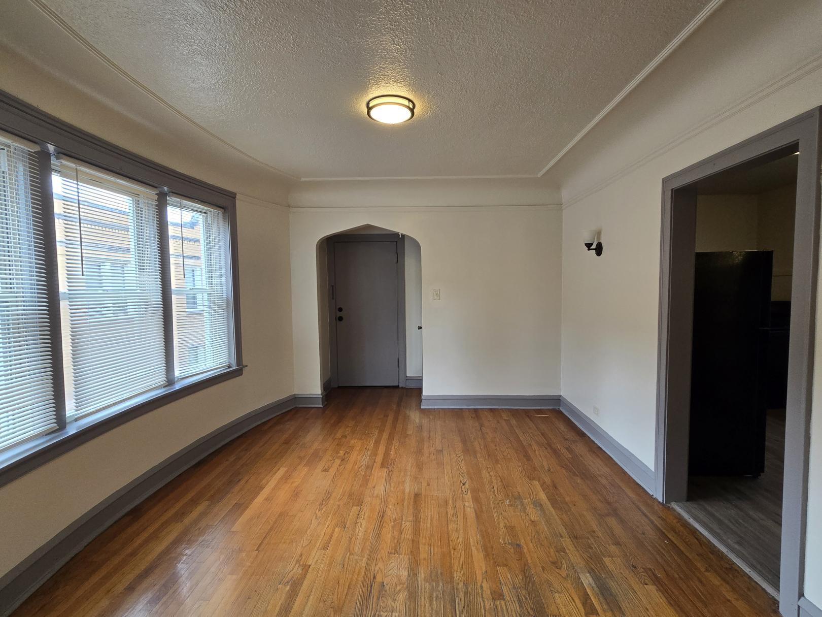 Building Photo - 838 N Massasoit Ave