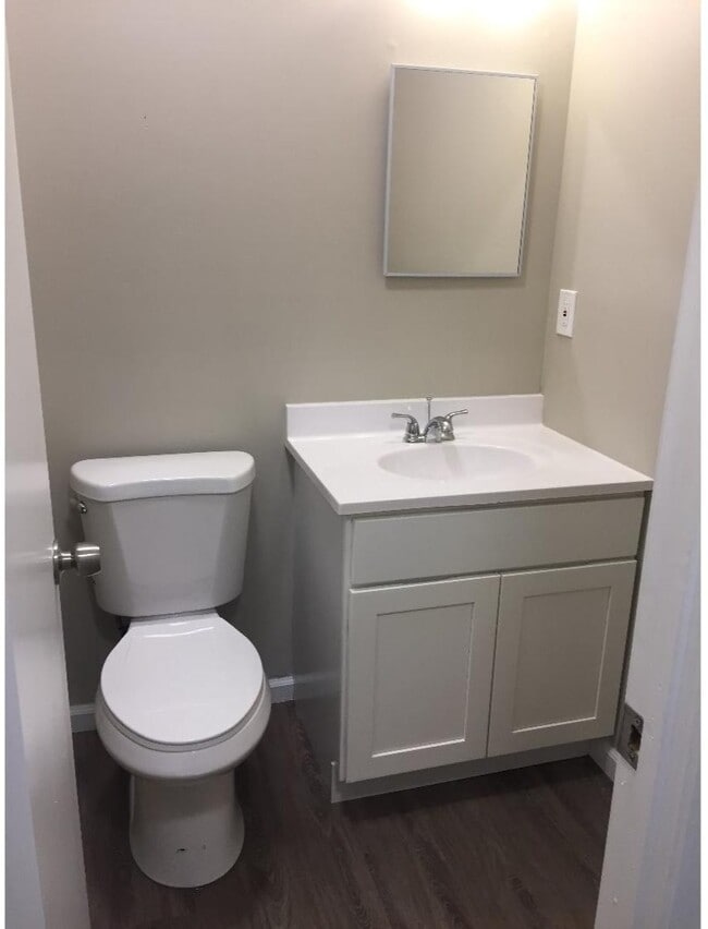 Building Photo - 1402 Huntingdon Mews