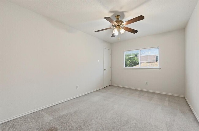 Building Photo - 11140 Currin Ln