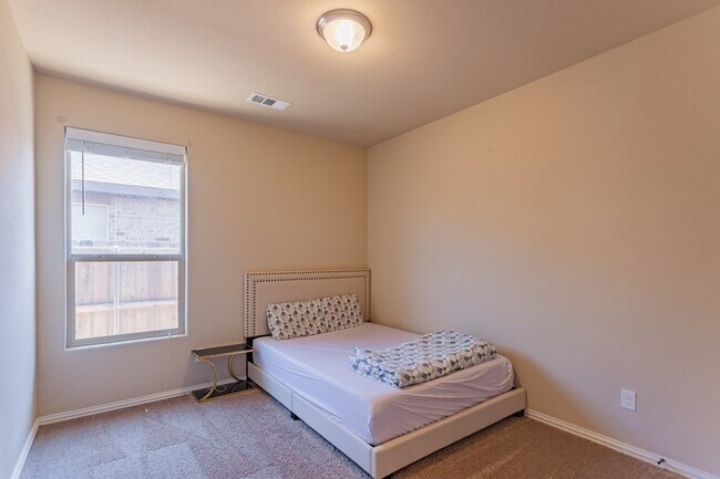 Building Photo - 6927 Kate Reed Dr
