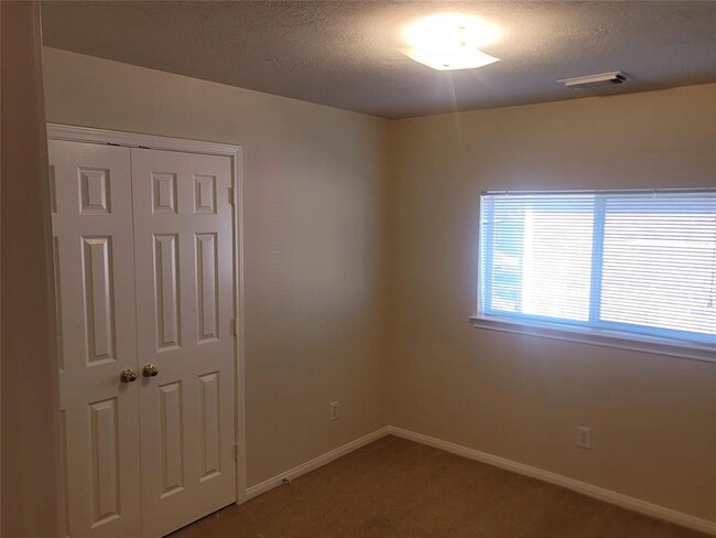 Building Photo - 3611 Elmwood Dale Dr