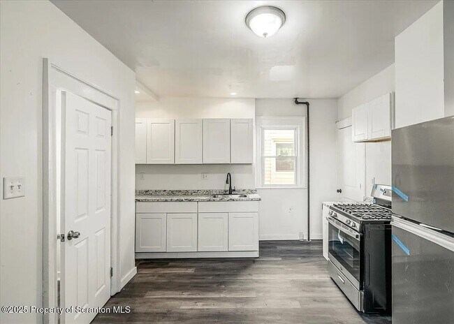 Building Photo - 1057 Euclid Ave