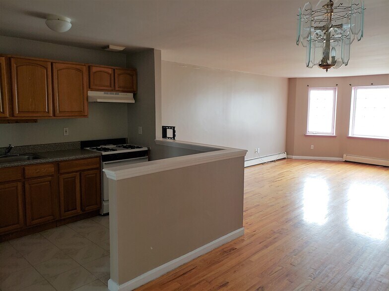 entrance view - 176 Beach 97th St