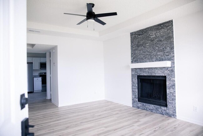Building Photo - 3906 Overland Cir