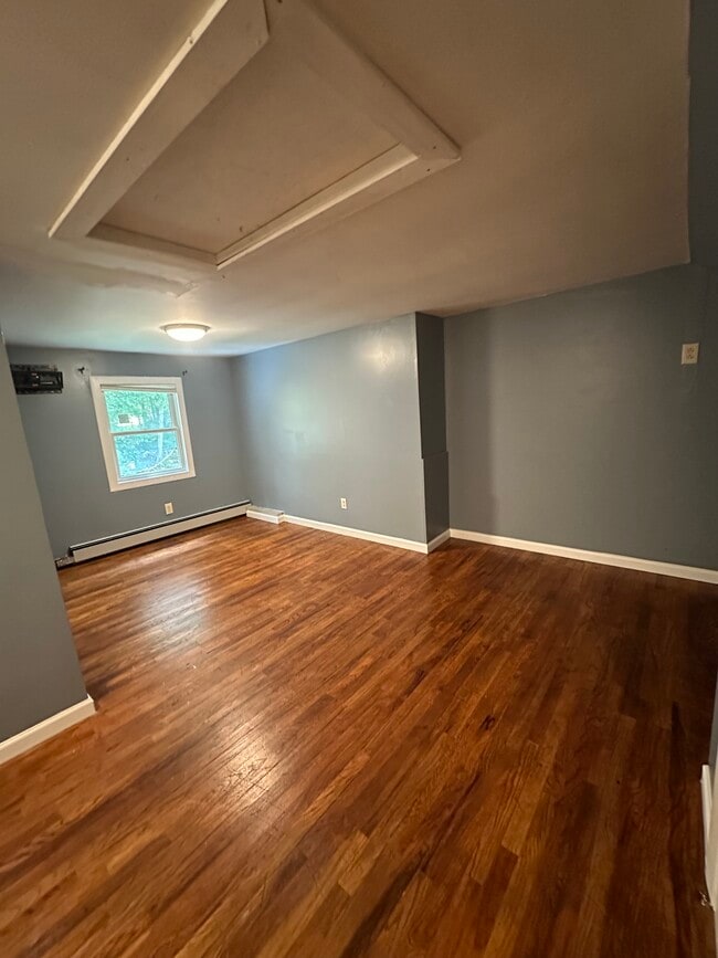 Building Photo - 20 Eastview Dr