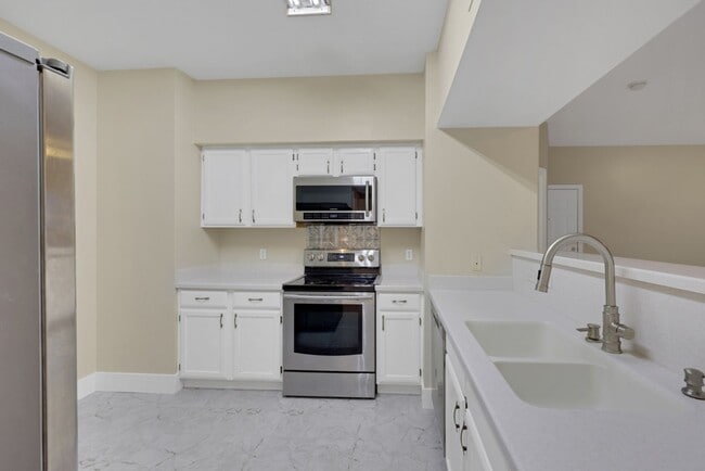 Building Photo - Henderson 2 Bedroom Condo